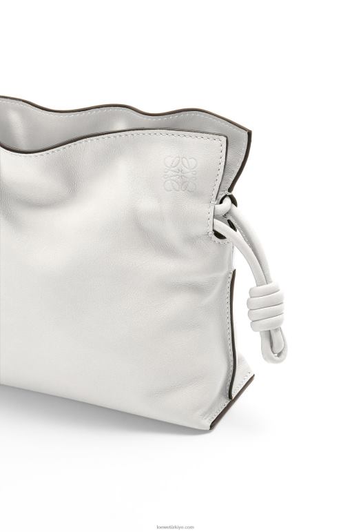 Loewe napa dana derisinden mini flamenko debriyajı 02600207 kadınlar açık beyaz