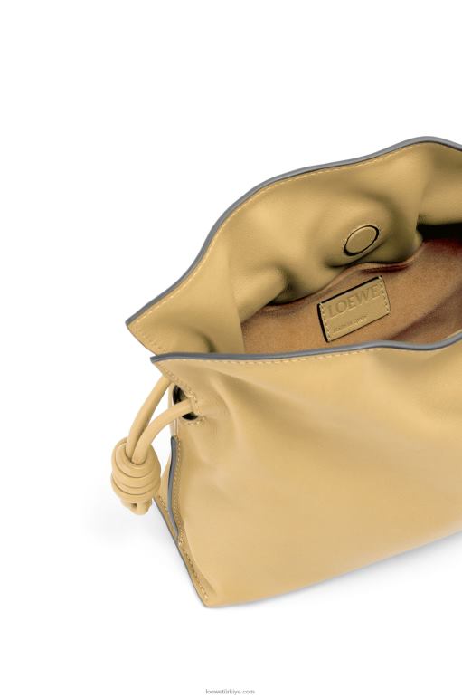 Loewe napa dana derisinden mini flamenko debriyajı 02600208 kadınlar koyu tereyağı