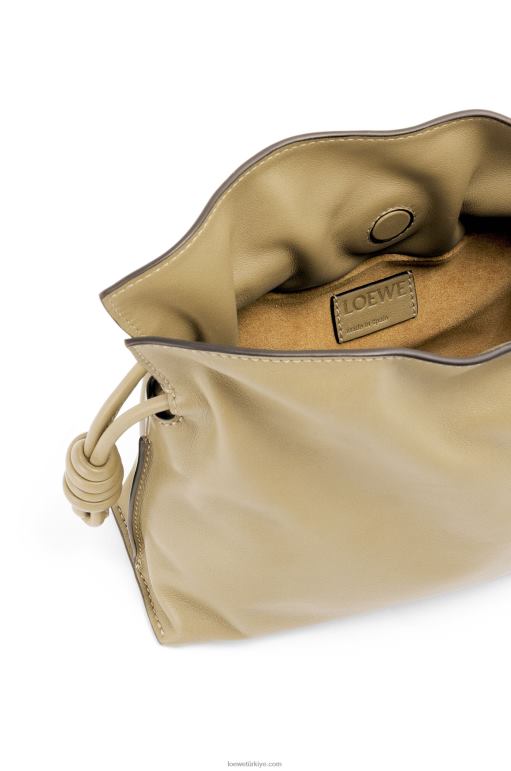 Loewe napa dana derisinden mini flamenko debriyajı 02600217 kadınlar kil yeşili