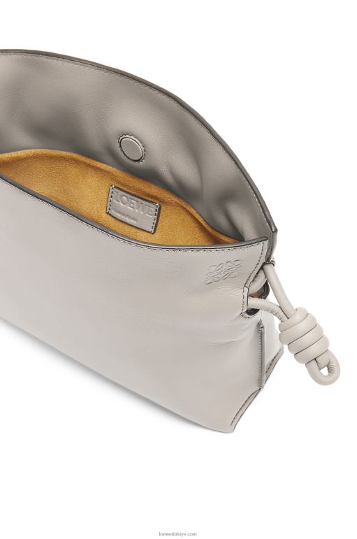 Loewe napa dana derisinden mini flamenko debriyajı 02600236 kadınlar hayalet