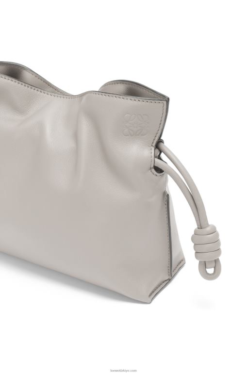 Loewe napa dana derisinden mini flamenko debriyajı 02600236 kadınlar hayalet