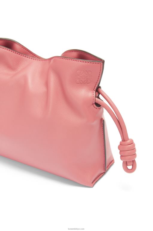 Loewe napa dana derisinden mini flamenko debriyajı 02600267 kadınlar şeftali çiçeği
