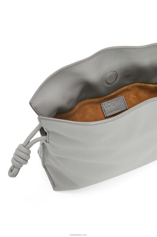 Loewe napa dana derisinden mini flamenko debriyajı 02600328 kadınlar inci grisi