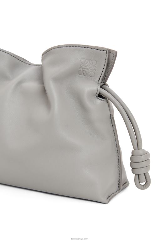Loewe napa dana derisinden mini flamenko debriyajı 02600328 kadınlar inci grisi