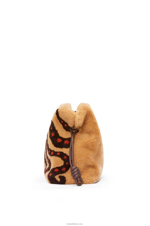 Loewe yünlü xl flamenko debriyajı 02600466 kadınlar bej/çikolata