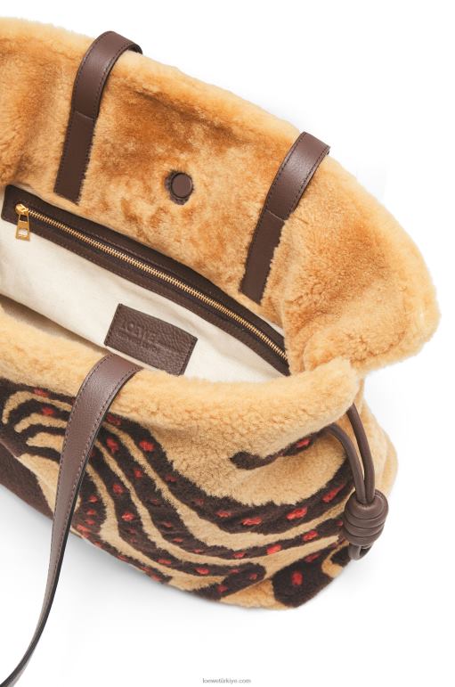 Loewe yünlü xl flamenko debriyajı 02600466 kadınlar bej/çikolata