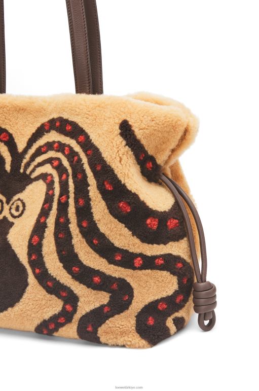 Loewe yünlü xl flamenko debriyajı 02600466 kadınlar bej/çikolata