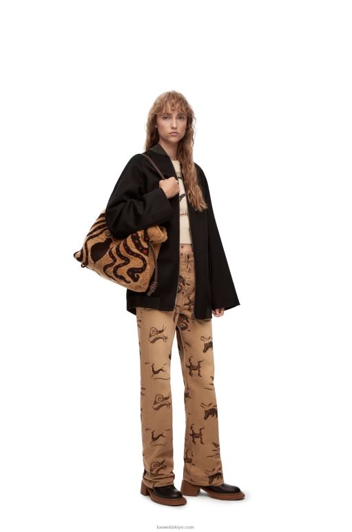 Loewe yünlü xl flamenko debriyajı 02600466 kadınlar bej/çikolata