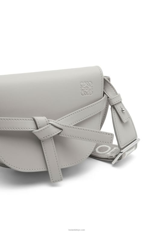 Loewe Yumuşak dana derisi ve jakarlı mini kapı ikili çanta 02600195 kadınlar inci grisi