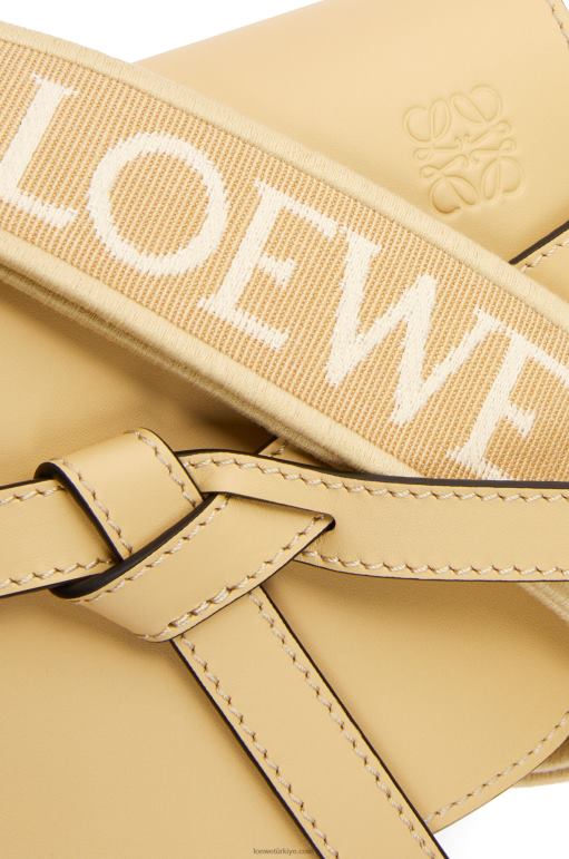 Loewe Yumuşak dana derisi ve jakarlı mini kapı ikili çanta 02600209 kadınlar tereyağı
