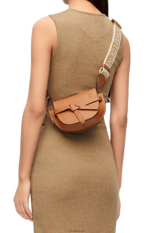Loewe Yumuşak dana derisi ve jakarlı mini kapı ikili çanta 02600215 kadınlar bronzlaşmak