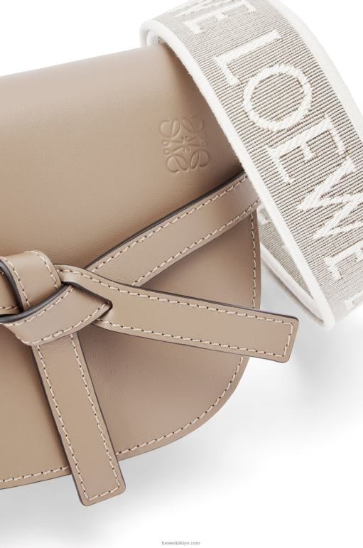 Loewe Yumuşak dana derisi ve jakarlı mini kapı ikili çanta 02600218 kadınlar kum