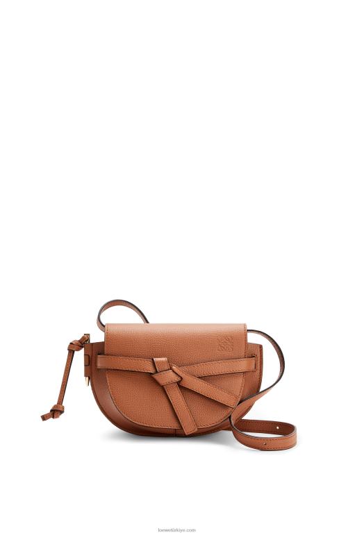 Loewe Çakıl taneli dana derisinden mini kapı ikili çanta 02600237 kadınlar bronzlaşmak