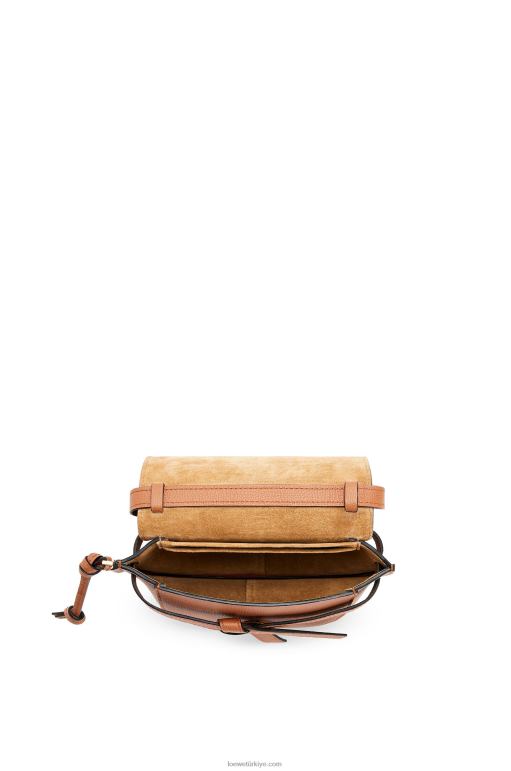 Loewe Çakıl taneli dana derisinden mini kapı ikili çanta 02600237 kadınlar bronzlaşmak
