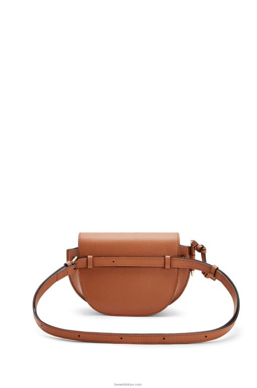 Loewe Çakıl taneli dana derisinden mini kapı ikili çanta 02600237 kadınlar bronzlaşmak