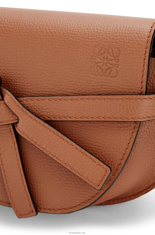 Loewe Çakıl taneli dana derisinden mini kapı ikili çanta 02600237 kadınlar bronzlaşmak