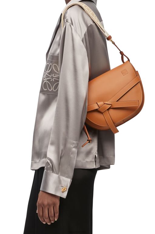 Loewe yumuşak dana derisi ve jakarlı küçük kapı çantası 02600254 kadınlar bronzlaşmak