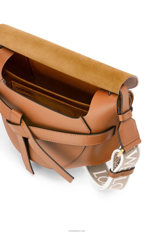 Loewe yumuşak dana derisi ve jakarlı küçük kapı çantası 02600254 kadınlar bronzlaşmak