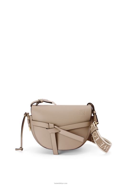Loewe yumuşak dana derisi ve jakarlı küçük kapı çantası 02600255 kadınlar kum