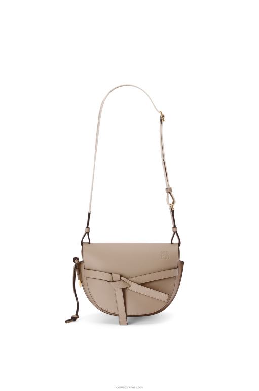 Loewe yumuşak dana derisi ve jakarlı küçük kapı çantası 02600255 kadınlar kum