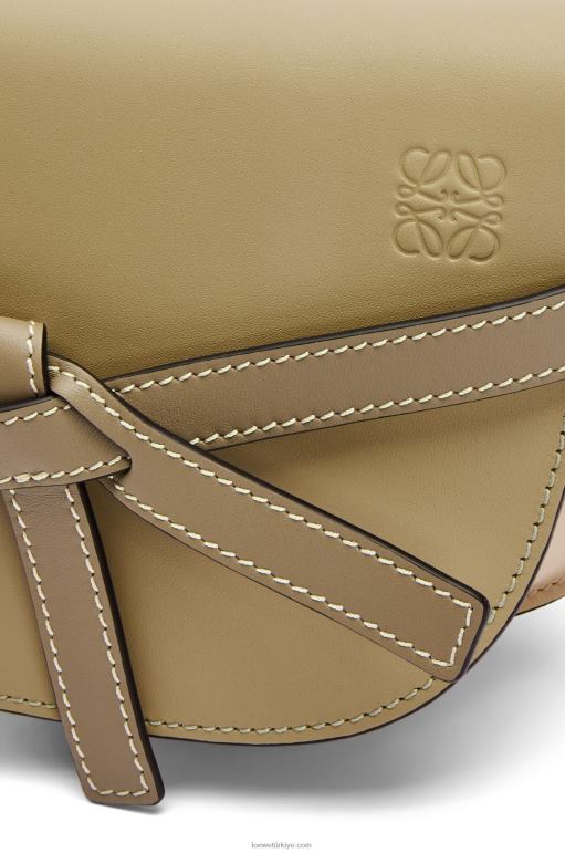 Loewe yumuşak dana derisinden mini kapı ikili çanta 02600240 kadınlar kil yeşili/tozlu bej
