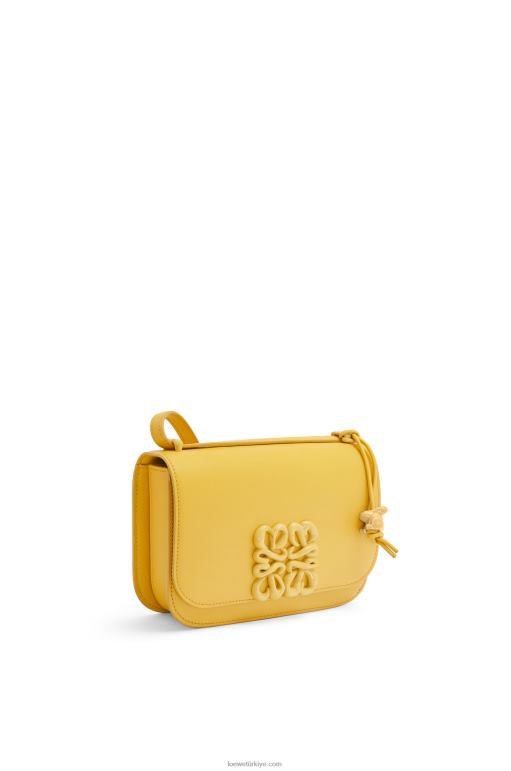 Loewe ipek dana derisinden küçük goya çantası 02600263 kadınlar soluk sarı sır