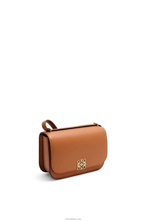 Loewe ipek dana derisinden küçük goya çantası 02600280 kadınlar bronzlaşmak