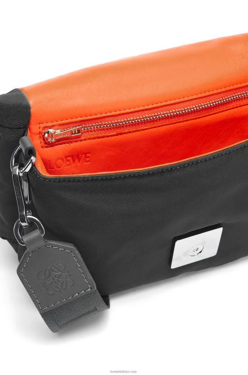 Loewe naylon mini kirpi goya çantası 02600311 kadınlar siyah