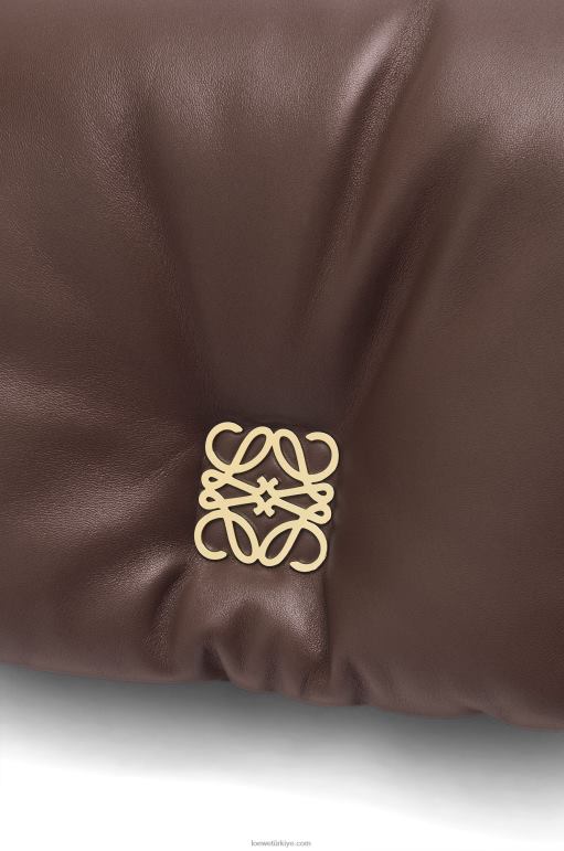 Loewe parlak napa kuzu derisinden kirpi goya çantası 02600383 kadınlar bitter çikolata