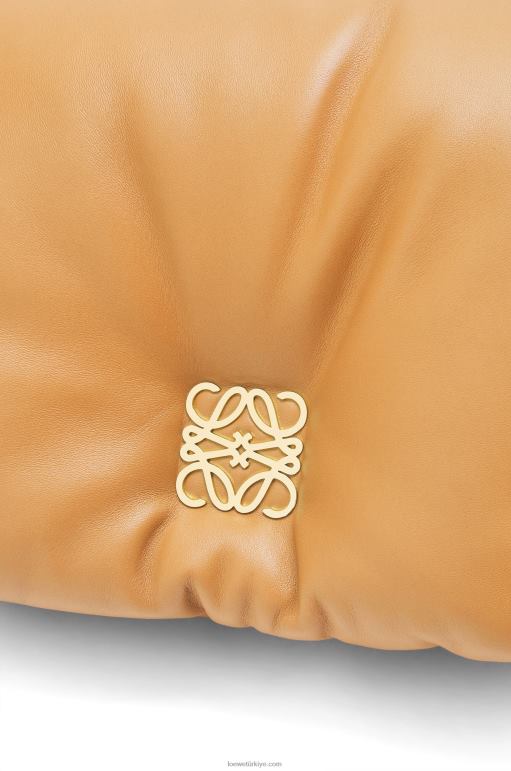Loewe parlak napa kuzu derisinden kirpi goya çantası 02600387 kadınlar deve