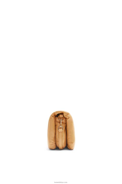 Loewe parlak napa kuzu derisinden mini kirpi goya çantası 02600245 kadınlar deve