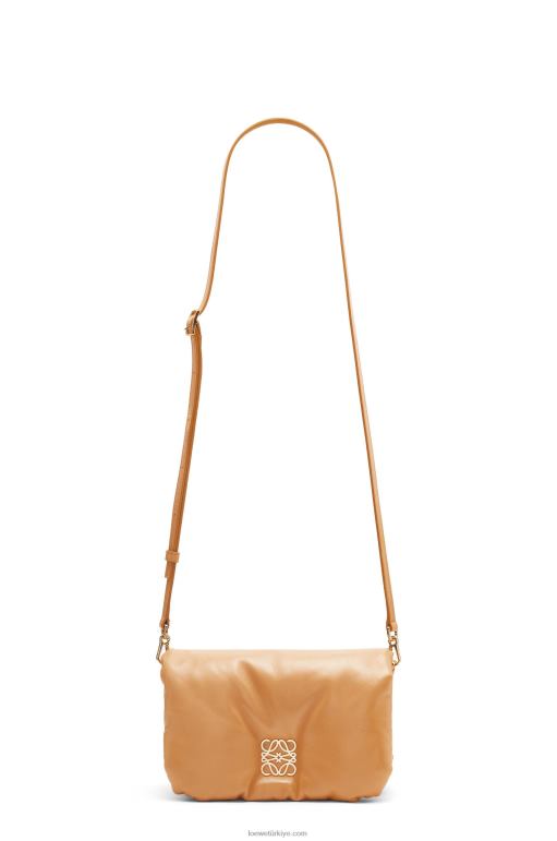 Loewe parlak napa kuzu derisinden mini kirpi goya çantası 02600245 kadınlar deve