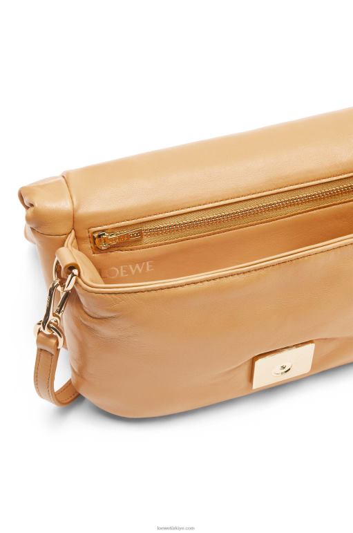 Loewe parlak napa kuzu derisinden mini kirpi goya çantası 02600245 kadınlar deve