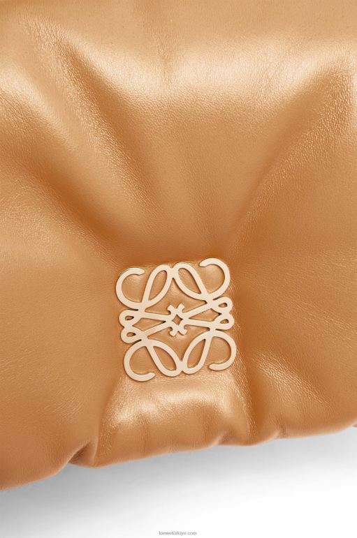 Loewe parlak napa kuzu derisinden mini kirpi goya çantası 02600245 kadınlar deve