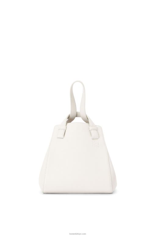 Loewe Nappa dana derisinden hamak nugget çantası 02600499 kadınlar açık beyaz