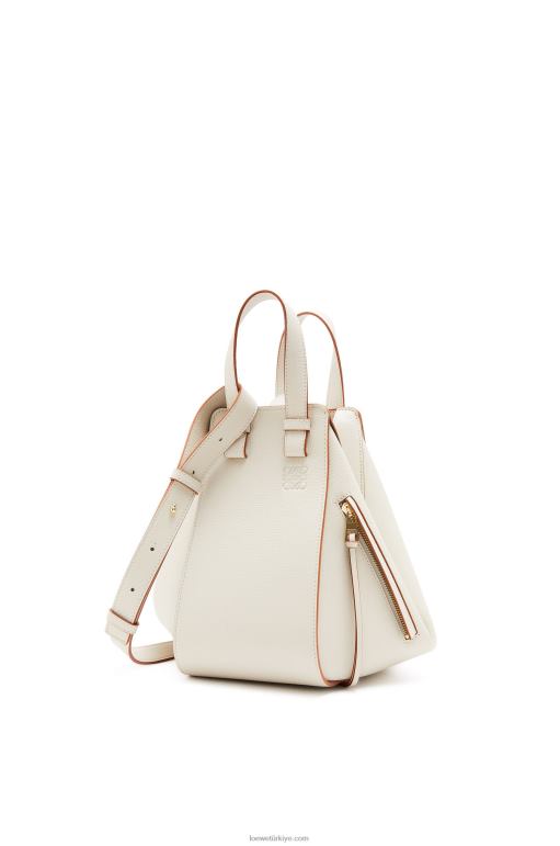 Loewe çakıl taneli dana derisinden küçük hamak çantası 02600515 kadınlar hafif hayalet