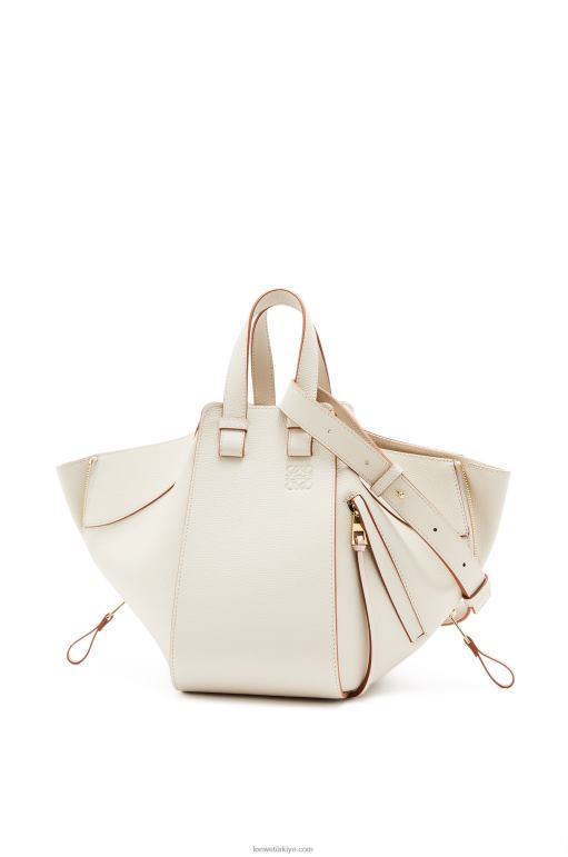 Loewe çakıl taneli dana derisinden küçük hamak çantası 02600515 kadınlar hafif hayalet