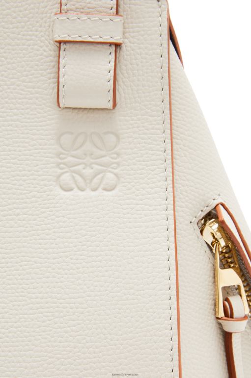 Loewe çakıl taneli dana derisinden küçük hamak çantası 02600515 kadınlar hafif hayalet