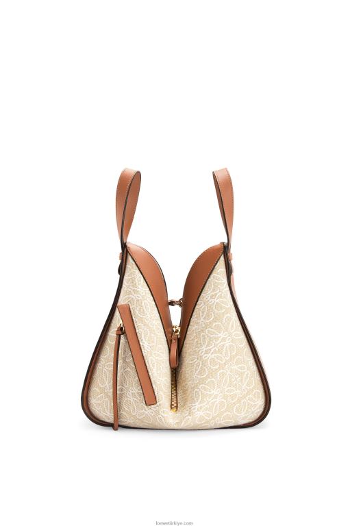 Loewe anagram jakarlı ve dana derisinden küçük hamak çantası 02600523 kadınlar ekru/ten rengi