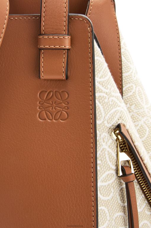 Loewe anagram jakarlı ve dana derisinden küçük hamak çantası 02600523 kadınlar ekru/ten rengi