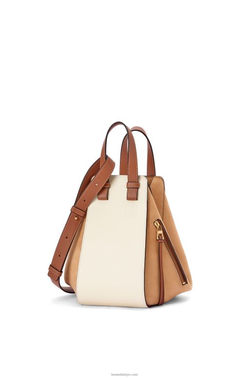 Loewe klasik dana derisi ve süet küçük hamak çanta 02600506 kadınlar süt/sıcak çöl