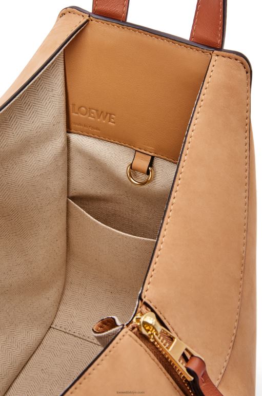 Loewe klasik dana derisi ve süet küçük hamak çanta 02600506 kadınlar süt/sıcak çöl
