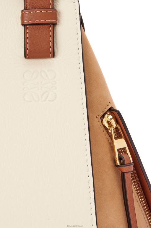 Loewe klasik dana derisi ve süet küçük hamak çanta 02600506 kadınlar süt/sıcak çöl