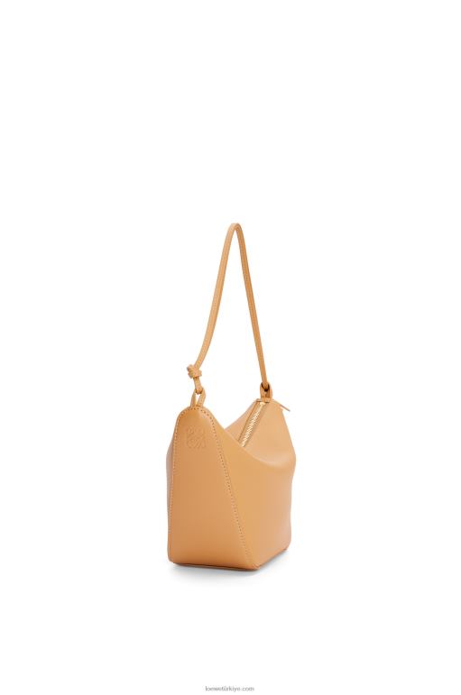 Loewe klasik dana derisinde mini hamak berduş çantası 02600323 kadınlar sıcak çöl