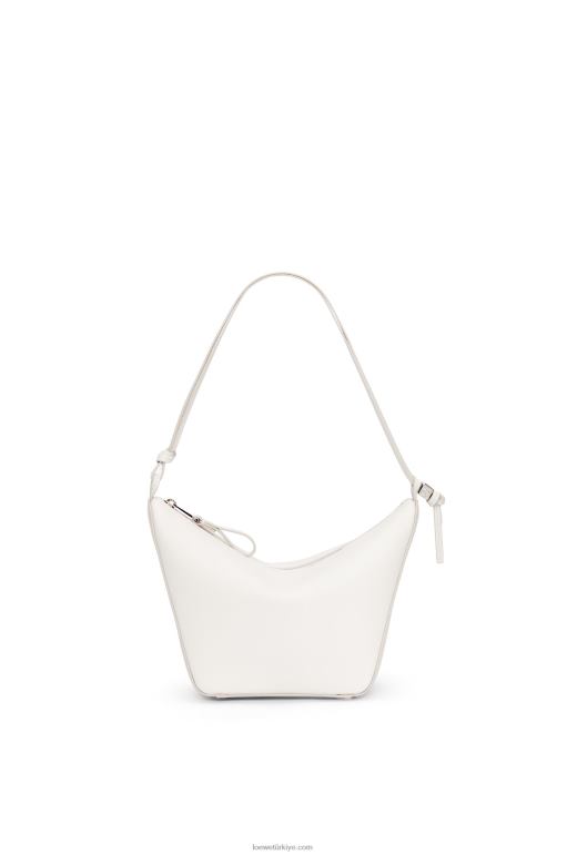Loewe klasik dana derisinde mini hamak berduş çantası 02600324 kadınlar açık beyaz