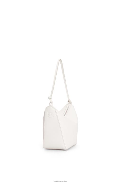 Loewe klasik dana derisinde mini hamak berduş çantası 02600324 kadınlar açık beyaz