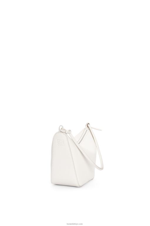 Loewe klasik dana derisinde mini hamak berduş çantası 02600324 kadınlar açık beyaz