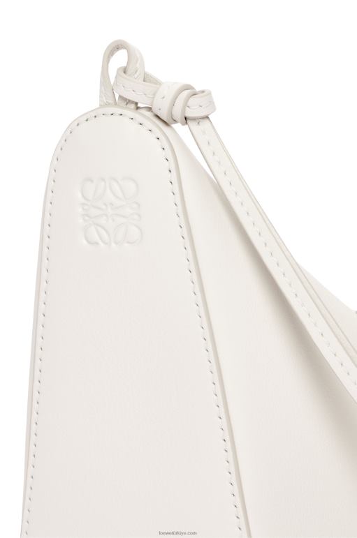 Loewe klasik dana derisinde mini hamak berduş çantası 02600324 kadınlar açık beyaz