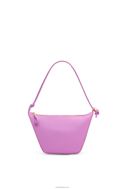 Loewe klasik dana derisinde mini hamak berduş çantası 02600332 kadınlar kaya gülü
