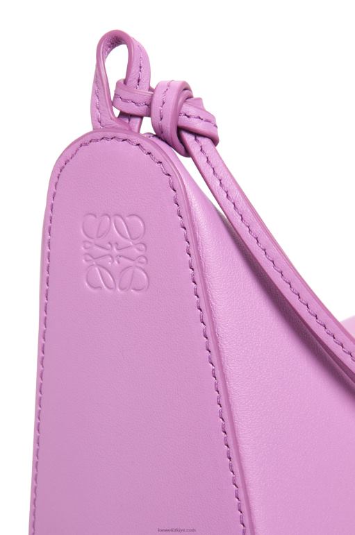 Loewe klasik dana derisinde mini hamak berduş çantası 02600332 kadınlar kaya gülü